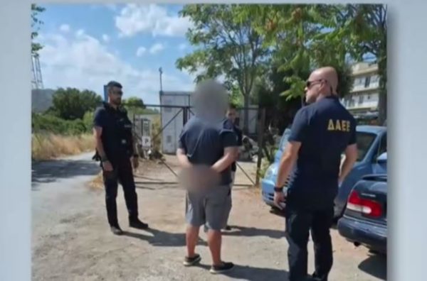 Στον ανακριτή ο 48χρονος δημοτικός υπάλληλος που κατηγορείται για τέσσερις εμπρησμούς στην Παλλήνη