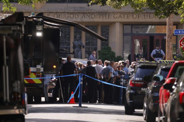 Το FBI διενεργεί έρευνα για «έγκλημα υποκινούμενο από μίσος εναντίον των Καθολικών» για την επίθεση στη Μινεάπολη