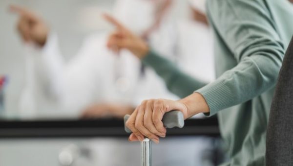 Πώς αποφεύγονται οι πτώσεις των ηλικιωμένων;