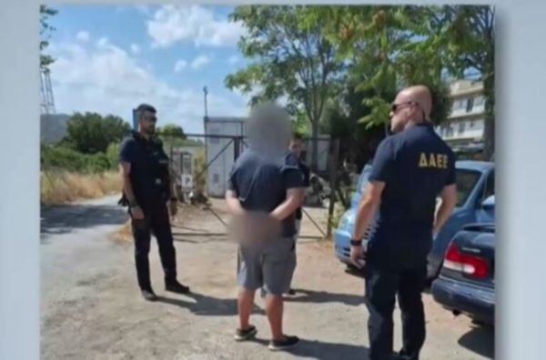 Προφυλακίστηκε ο φερόμενος εμπρηστής της Παλλήνης – Αρνείται τις κατηγορίες