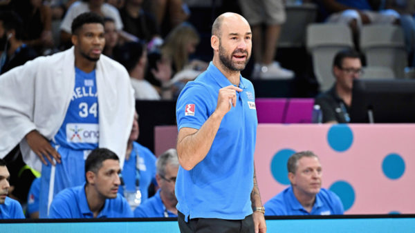 Σπανούλης: «Δεν γίνεται ο Λούκα να παίρνει 20-25 βολές και ο Γιάννης να παρακαλάει να πάρει βολές με τους αντιπάλους να τον αγκαλιάζουν»