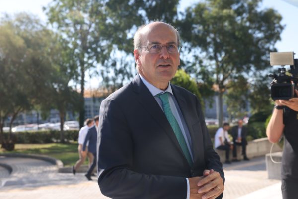 Κ. Χατζηδάκης: Η αύξηση των εισοδημάτων έρχεται με σοβαρές πολιτικές και όχι από θαυματοποιούς με λεφτόδεντρα