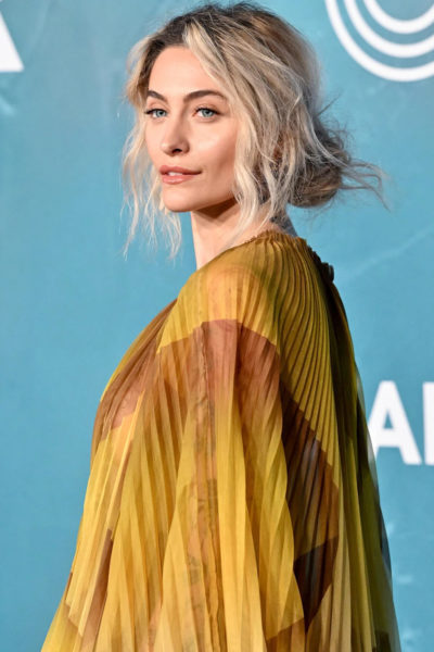 Paris Jackson: Στo amfAR Venezia 2025 με διακριτικό μακιγιάζ