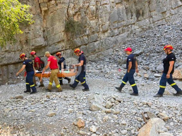 Λαμία: Επιχείρηση αερομεταφοράς για τρεις πεζοπόρους στη Γκιώνα – Στο νοσοκομείο ένας τραυματίας