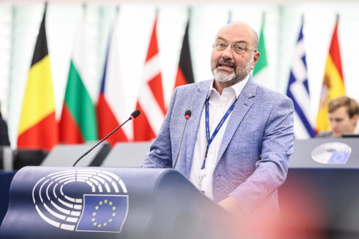 Αρναούτογλου: «Η Κομισιόν προσφέρει λύσεις η κυβέρνηση γυρίζει την πλάτη στους κτηνοτρόφους»