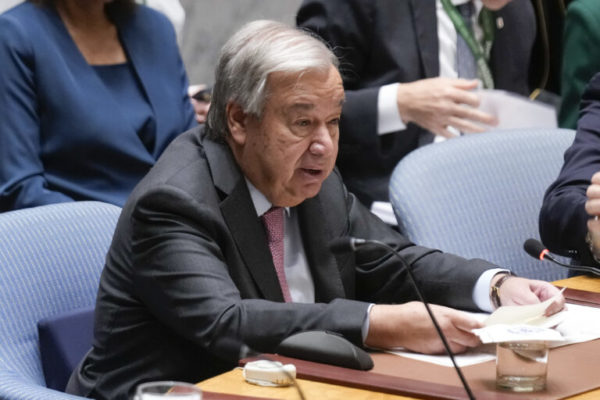Γκουτέρες: Οι επιθέσεις κατά αμάχων στην Ουκρανία παραβιάζουν το διεθνές ανθρωπιστικό δίκαιο