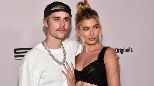 Justin Bieber: Η φωτογραφία στο κρεβάτι με την Hailey Bieber & τον γιο τους
