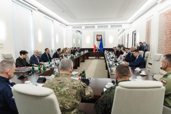 Ουδέν σχόλιο από το Κρεμλίνο για το χθεσινό συμβάν με drones στην Πολωνία – Τουσκ: «Η χώρα πιο κοντά από ποτέ σε μια σύγκρουση, μετά τον Β’ Παγκόσμιο»