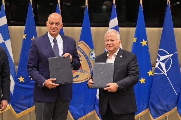 Οι Ένοπλες Δυνάμεις στο πλευρό της κοινωνίας: Μνημόνιο Συνεργασίας του υπουργείου Άμυνας με το «Χαμόγελο του Παιδιού»