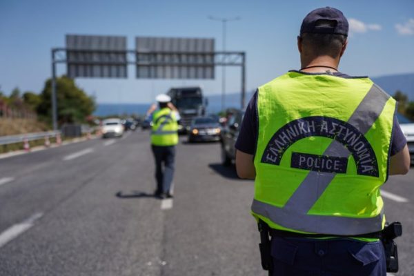 Κυκλοφοριακά προβλήματα στη Νέα Εθνική Οδό Αθηνών – Λαμίας προκάλεσε πυρκαγιά σε Ι.Χ.