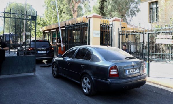 Στο εδώλιο ο διευθυντής Καρδιοχειρουργικής για το «φακελάκι» – Υποστήριξε προανακριτικά ότι τα χρήματα ήταν νόμιμα