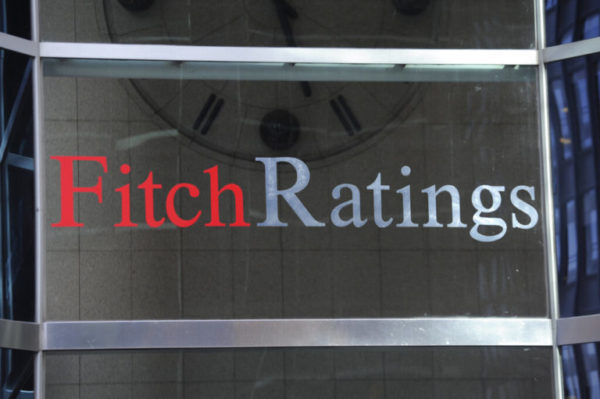 Fitch: Υποβάθμισε σε Α+ την πιστοληπτική ικανότητα της Γαλλίας