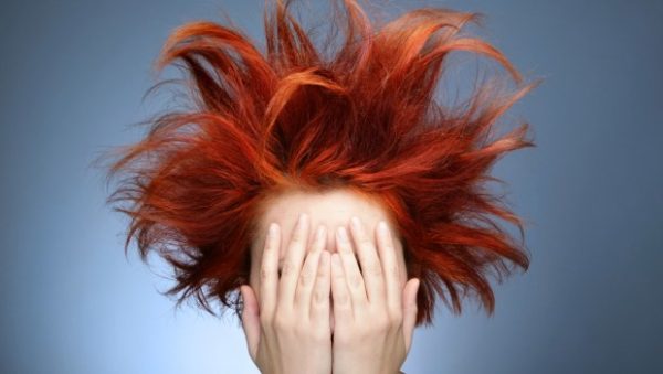 Sunday Scaries: Γιατί το άγχος μάς κλέβει την Κυριακή; Και πώς να το αντιμετωπίσουμε