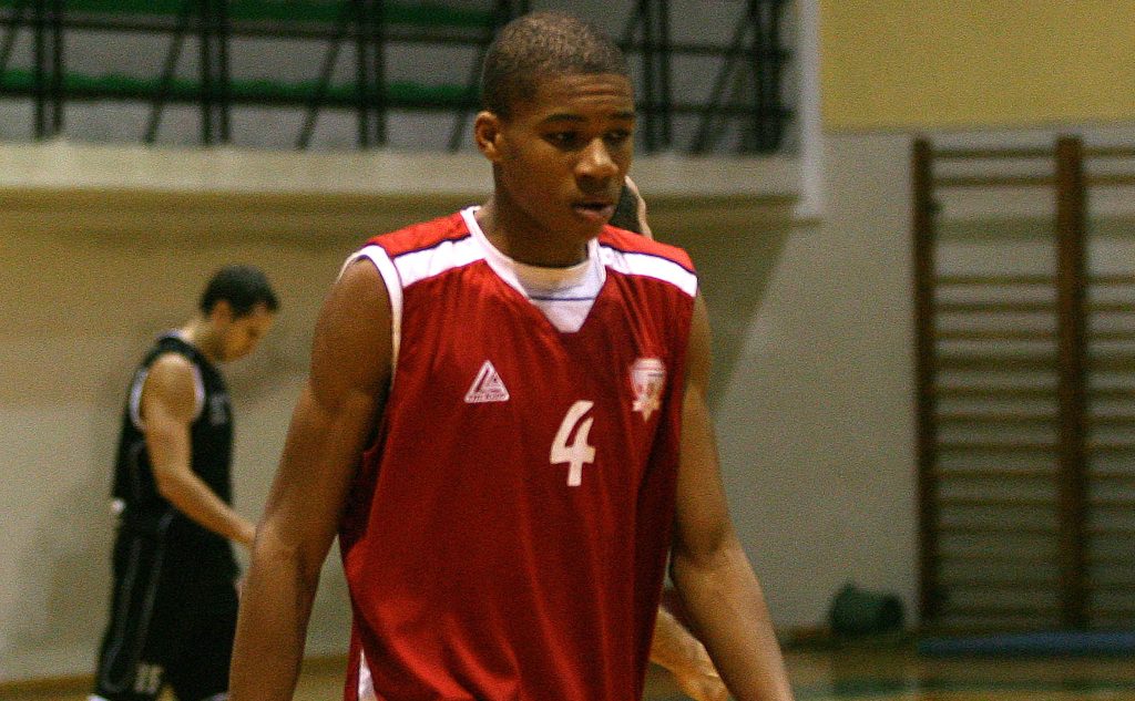 Γιάννης Αντετοκούνμπο: Τα στενά της Αθήνας, η  κορυφή στο ΝΒΑ και το γαλανόλευκο όνειρο που έγινε πραγματικότητα