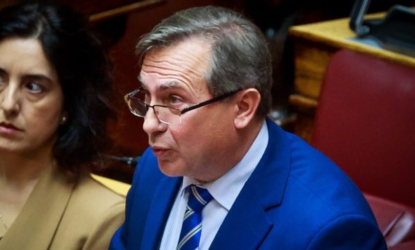 Η Νίκη απομακρύνει από την Εξεταστική Επιτροπή του ΟΠΕΚΕΠΕ τον βουλευτή της Νίκο Βρεττό – Παραπέμπεται στην Επιτροπή Δεοντολογίας