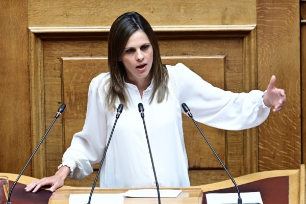 Έ. Αχτσιόγλου στο ΕΡΤnews Radio: Η Αριστερά περνάει κρίση – Στάση αναμονής για Α. Τσίπρα (audio)
