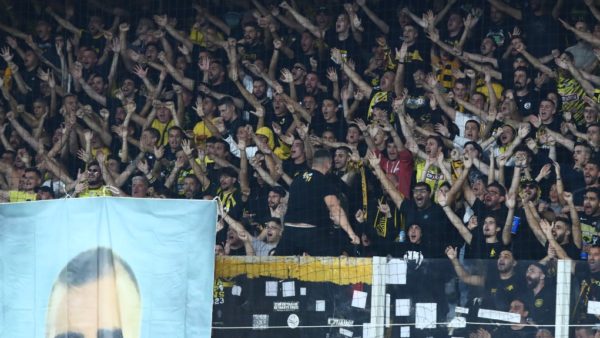 Η αστυνομία δεν επέτρεψε την μετακίνηση των φίλων της ΑΕΚ στο Αιγάλεω
