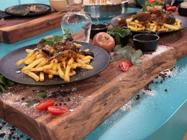 Μοσχαράκι με μελιτζάνες και πατάτες τηγανιτές