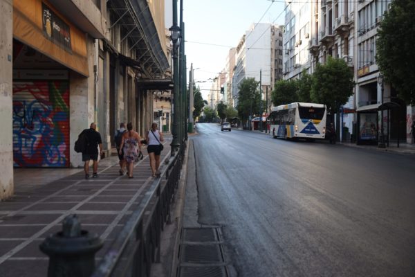 Δόθηκε στην κυκλοφορία η οδός Σταδίου