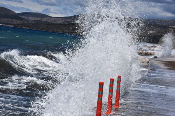 Καιρός: Με αίθριο καιρό, θυελλώδεις βοριάδες και αισθητή ψύχρα μέχρι το Σάββατο – Πρόγνωση από τον Χρ. Παρανό