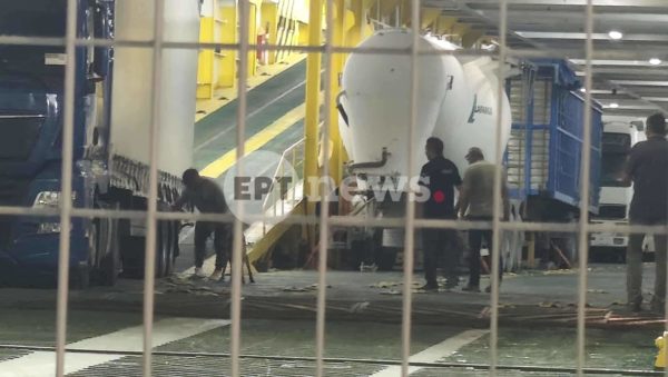 Χίος: Τηλεφώνημα για τοποθέτηση εκρηκτικού μηχανισμού στο οχηματαγωγό πλοίο «Θαλασσίτης» – Με καθυστέρηση ο απόπλους (βίντεο)