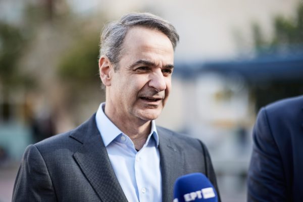 Επίσκεψη Μητσοτάκη σε Ωνάσειο σχολείο στο Περιστέρι: Η κυβέρνησή μας επενδύει συστηματικά στη δημόσια παιδεία