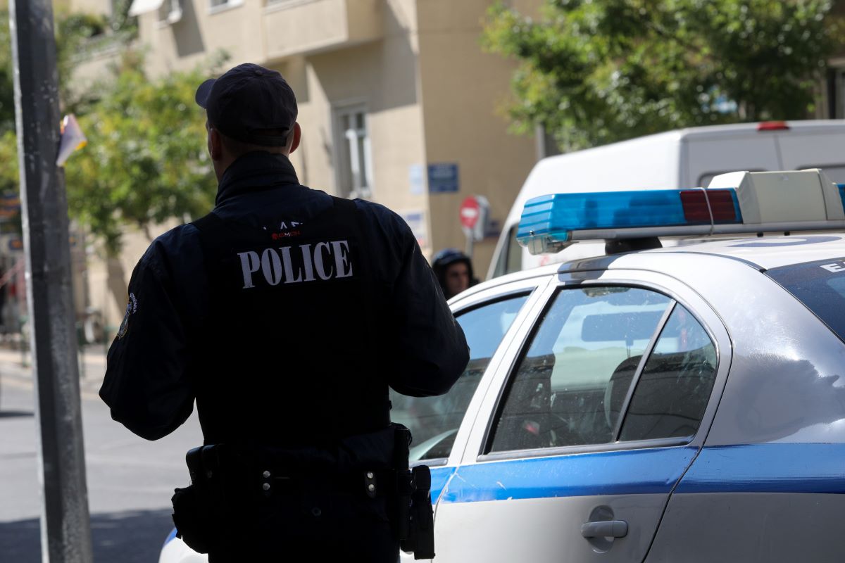 Συνελήφθη 24χρονος που επιτέθηκε με ψαλίδι σε περαστικό και δύο αστυνομικούς στο κέντρο της Αθήνας