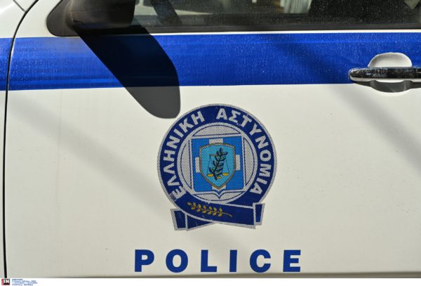Νέο Ηράκλειο: Χειροπέδες σε δύο ανήλικους για απόπειρα αρπαγής αλυσίδας από άνδρα