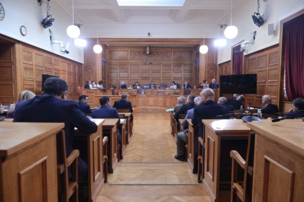 ΝΔ: Η εμπλοκή Χνάρη στην αύξηση των ζώων στην Κρήτη φέρνει το ΠΑΣΟΚ σε δύσκολη θέση