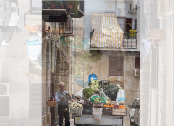 Στη Σικελία η γειτονιά που ζωντανεύει μνήμες και αρώματα