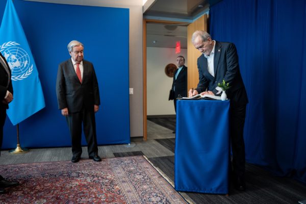 Πρόεδρος Ιράν: Δεν θα αποχωρήσουμε από τη Συνθήκη για τη Μη Διάδοση των Πυρηνικών Όπλων παρά την επαναφορά κυρώσεων