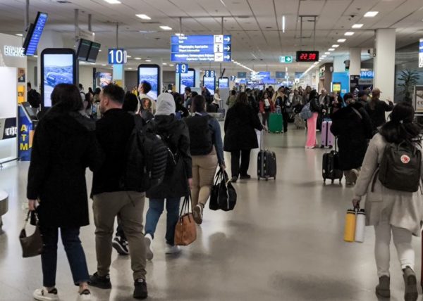 Ταλαιπωρίας συνέχεια για εκατοντάδες ταξιδιώτες στο «Ελ. Βενιζέλος»