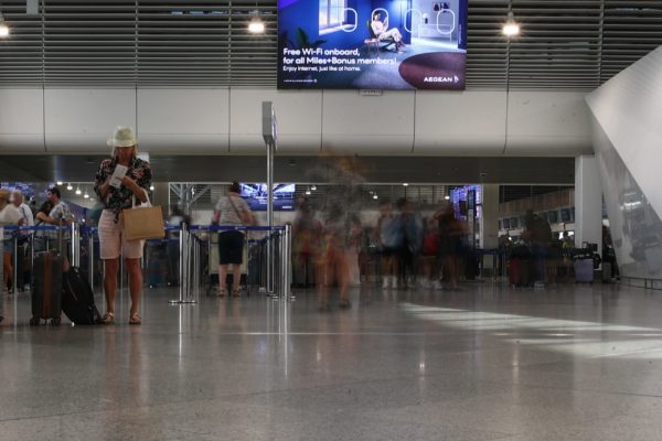 Ταλαιπωρία και σήμερα στο αεροδρόμιο «Ελευθέριος Βενιζέλος» με καθυστερήσεις στις πτήσεις