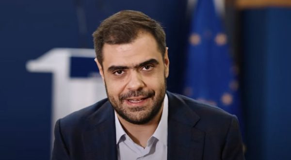 Π. Μαρινάκης στο 7ο «Briefing για τους πολίτες»: Η κυβέρνηση δεν εμπαίζει για την ακρίβεια, έχουμε μειώσει 85 φόρους – Τι είπε για στεγαστικό και παιδιά