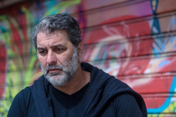 Συνελήφθη ο Βασίλης Μπισμπίκης – Προκάλεσε φθορές σε αυτοκίνητα στη Φιλοθέη και εγκατέλειψε το σημείο