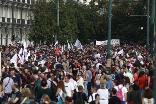 Απεργιακές κινητοποιήσεις και πορείες διαμαρτυρίας για το εργασιακό νομοσχέδιο σε όλη την επικράτεια