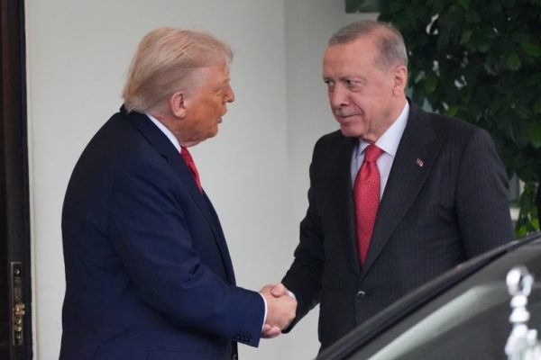 Έριδες στο περιβάλλον του Ερντογάν στον απόηχο του «ανοικτού μικροφώνου» και της απόλυσης του Τούρκου δημοσιογράφου