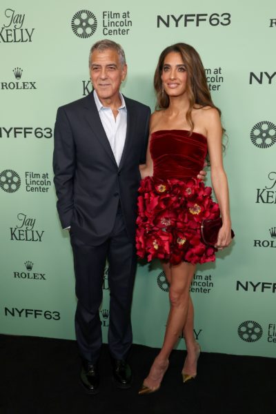 Amal Clooney: Έκλεψε τις εντυπώσεις με το floral Oscar de la Renta φόρεμά της στη Νέα Υόρκη