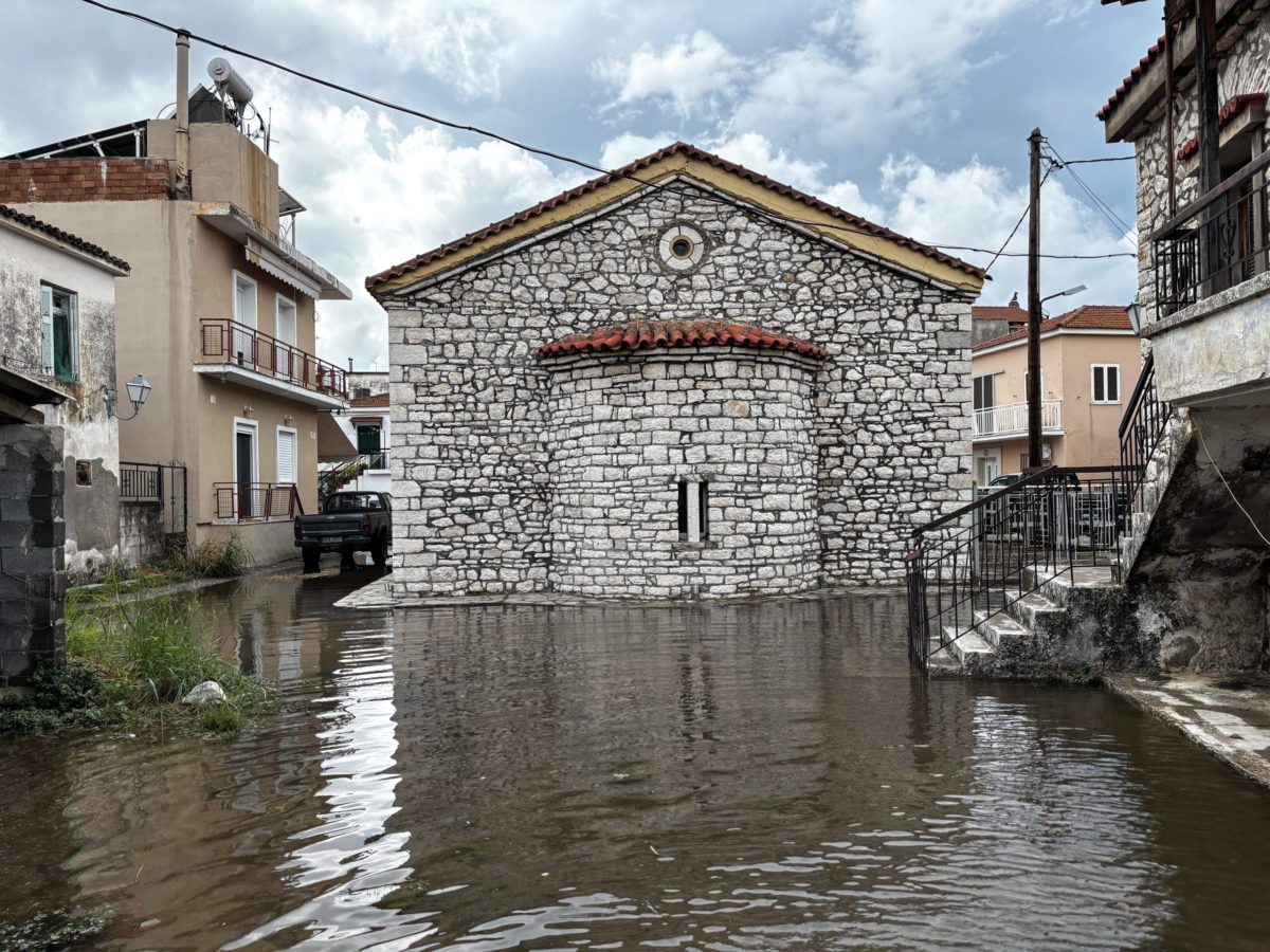 Σαρώνει η κακοκαιρία στη χώρα που κινείται προς βορειανατολικά – Στην Αττική έπεσε νερό ενός μήνα – Σε επιφυλακή οι αρχές