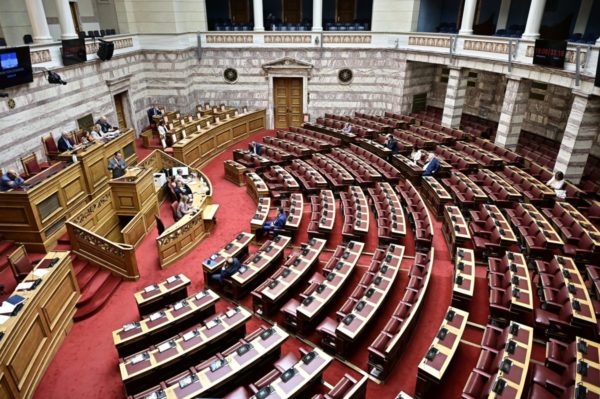 Στα «χαρακώματα» κυβέρνηση – αντιπολίτευση για τον ΟΠΕΚΕΠΕ