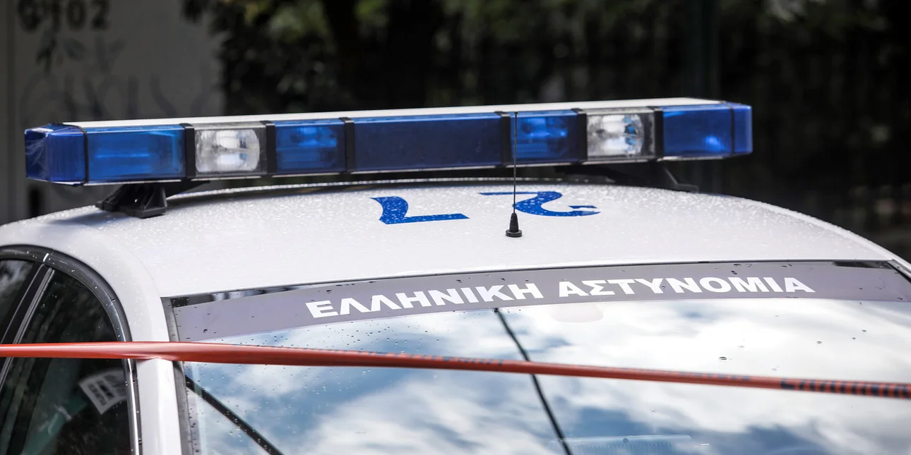 Ίλιον: Σοβαρό τροχαίο με παράσυρση πεζού από μοτοσικλέτα