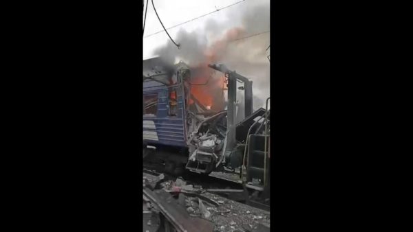 Ουκρανία: 30 τραυματίες από ρωσικό πλήγμα σε σιδηροδρομικό σταθμό στο Σούμι – Ζελένσκι: Ήξεραν ότι χτυπούσαν αμάχους