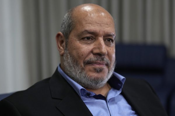 Πρώτη εμφάνιση του κορυφαίου αξιωματούχου της Χαμάς, Χαλίλ αλ Χαγιά μετά την αποτυχημένη απόπειρα δολοφονίας του στη Ντόχα