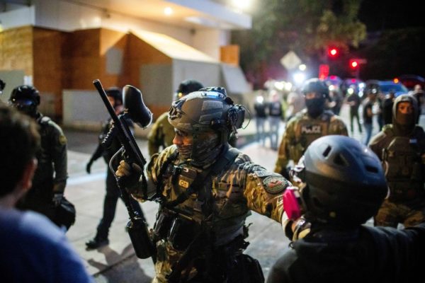 Λ. Οίκος: «Εμπόλεμες ζώνες» οι πολιτείες όπου κυβερνούν οι Δημοκρατικοί – Ποιες πολιτείες ζητούν αποχώρηση της Εθνοφρουράς