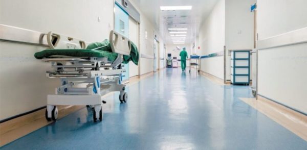 Συνελήφθησαν νοσηλεύτριες σε νοσοκομείο της Δυτικής Αττικής – Φέρονται να χορήγησαν λάθος αντιβιοτικό σε ασθενή που έπαθε αλλεργικό σοκ