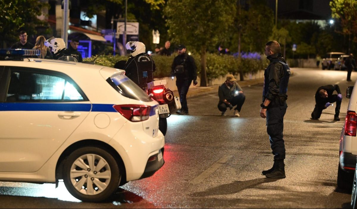 Έκρηξη σε ντισκοτέκ στα Ιλίσια: Μαρτυρία για τουλάχιστον ένα άτομο στο σημείο – Το Τμήμα Εκβιαστών ανέλαβε την υπόθεση