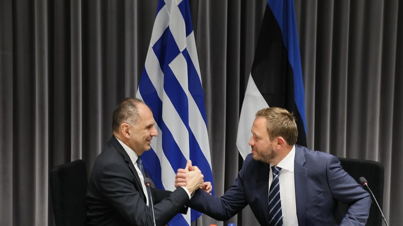Γεραπετρίτης από Ταλίν: Καταδικάζουμε τις παραβιάσεις εθνικής επικράτειας σε όλες τις μορφές
