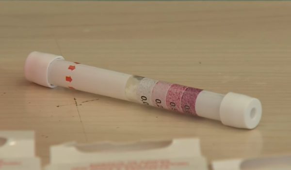Διαθέσιμα στα φαρμακεία τα self-test για κατανάλωση αλκοόλ – Πόσο κοστίζει και ποιοι το αγοράζουν 