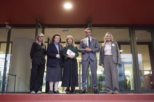 Επίσκεψη Κυριάκου Μητσοτσάκη και Μαρέβας Γκραμπόφσκι-Μητσοτάκη στο Εθνικό Μουσείο Σύγχρονης Τέχνης (εικόνες)
