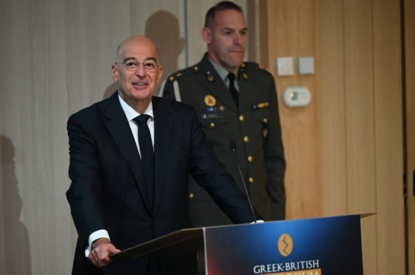 Στη Βρετανία ο Δένδιας – Υπογράμμισε τη βαθιά φιλία και τους ιστορικούς δεσμούς με την Ελλάδα